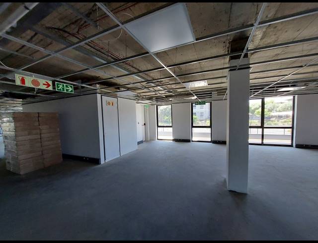 672M² OFFICE TO LET IN VORNA VALLEY